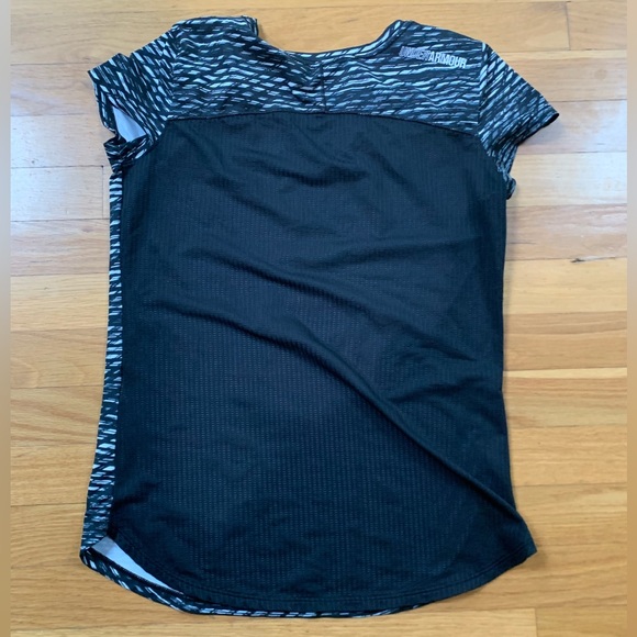 Under Armour grey tshirt - Picture 3 of 4